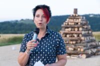 Abseits, oder: Rote Strähne, Rote Karte?